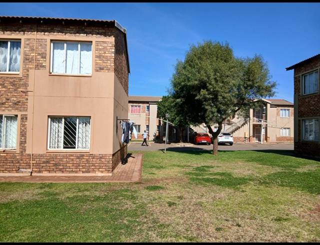 2 BEDROOM APARTMENT FOR SALE IN PROTEA GLEN